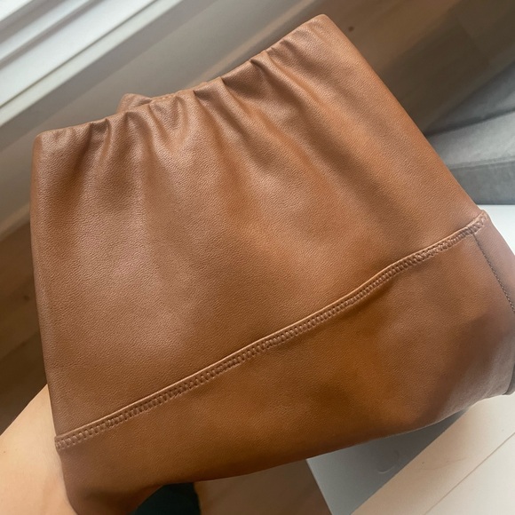 Aritzia Wilfred Free, leather like Daria pant - Size medium - Picture 3 of 4